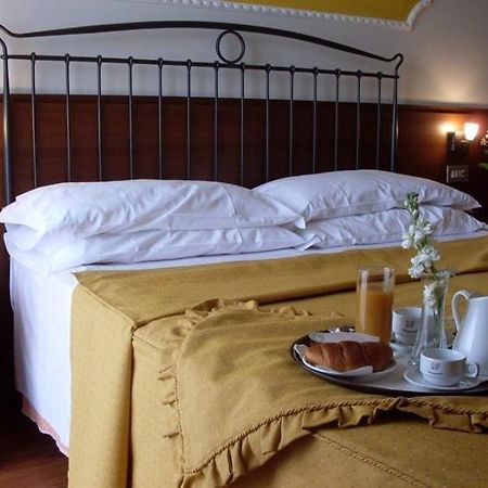 Hotel Isola Di Lauria Lauria Inferiore Habitación foto