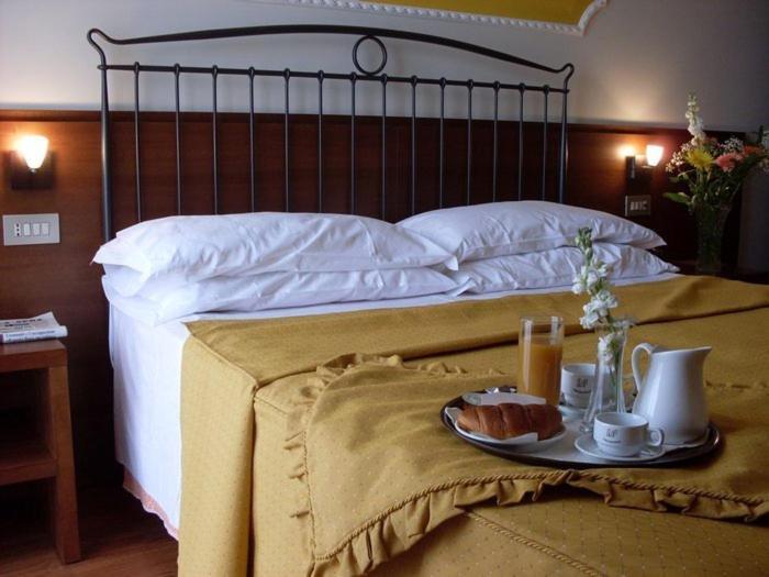 Hotel Isola Di Lauria Lauria Inferiore Habitación foto