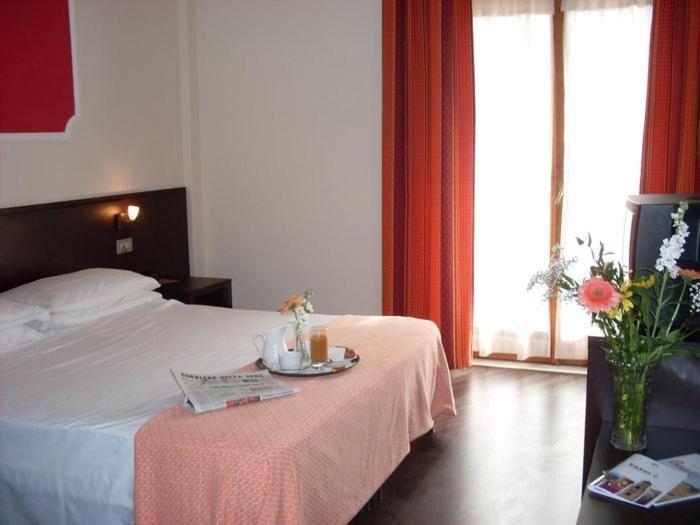 Hotel Isola Di Lauria Lauria Inferiore Habitación foto