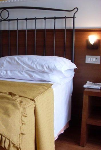 Hotel Isola Di Lauria Lauria Inferiore Habitación foto